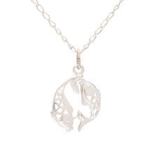 Cargar imagen en el visor de la galería, Collar de Plata de Ley con colgante del signo del zodiaco de piscis