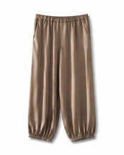 Cargar imagen en el visor de la galería, Pantalón bombacho seda color taupe