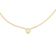 Cargar imagen en el visor de la galería, collar chapado en oro con un cristal de swarovski en blanco

