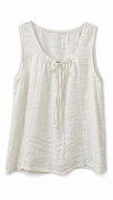 Cargar imagen en el visor de la galería, Blusa blanca 100% lino con lazo en el pecho
