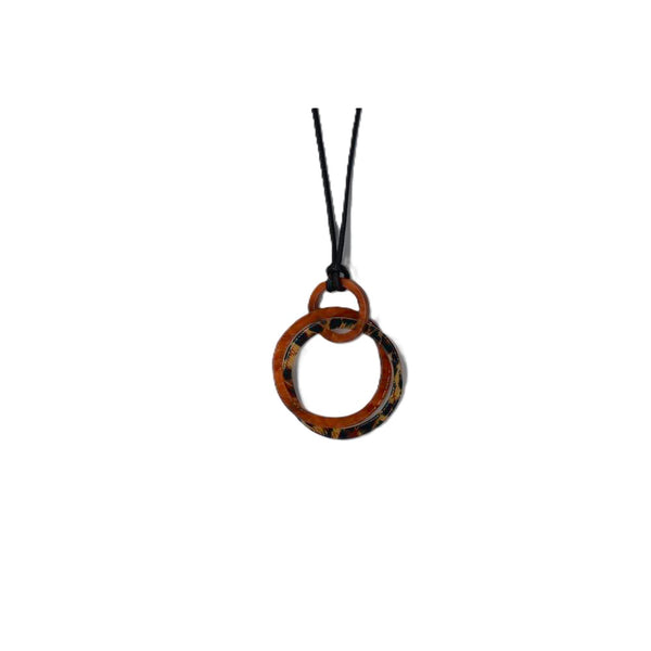Medallon metacrilato formado por aros en marron y animal print